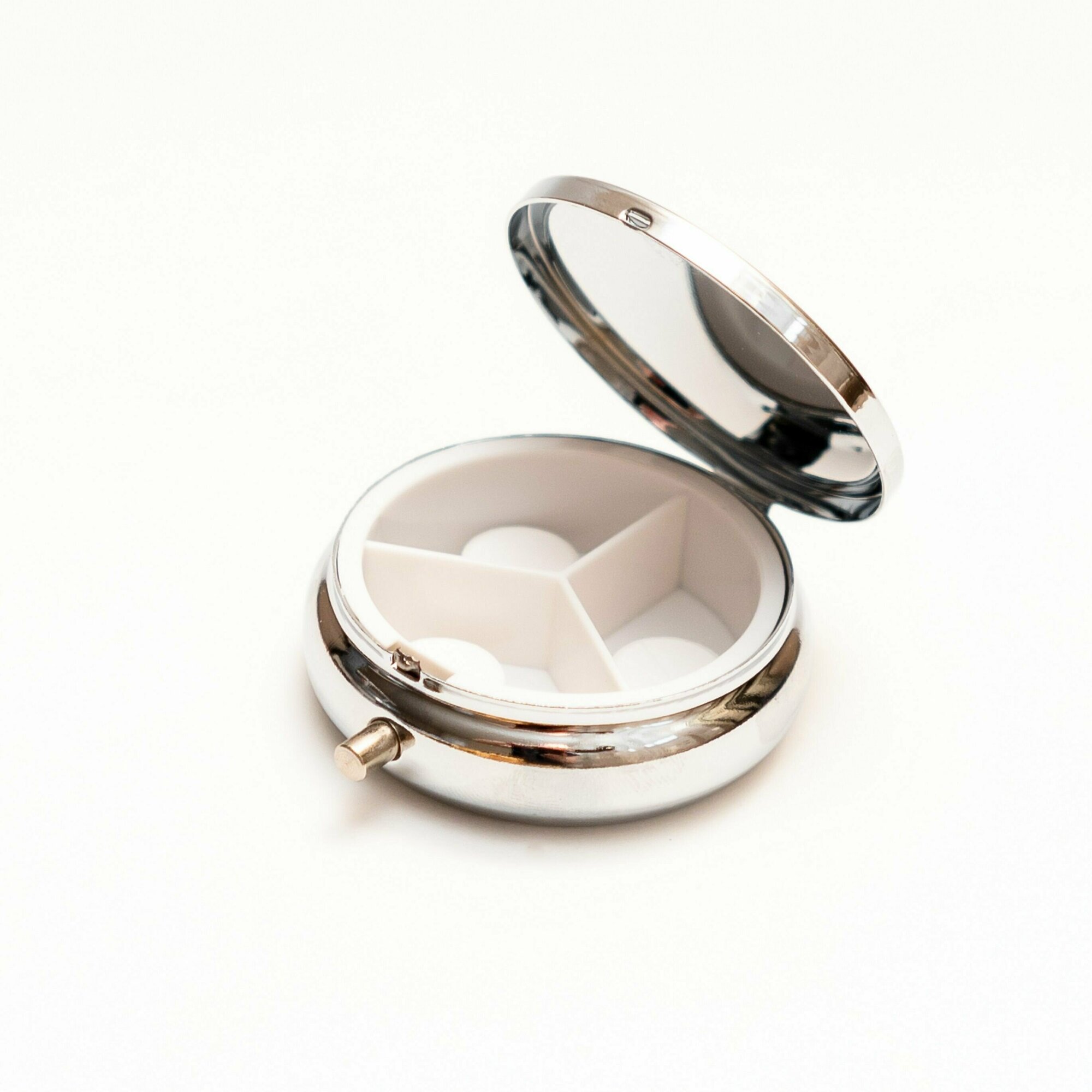 Картинки Таблетница круглая металлическая с зеркалом