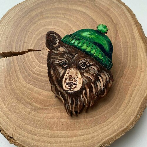Брошь Создашева Анна Брошь авторская Медведь / Деревянный значок ручной работы Мишка, коричневый, зеленый