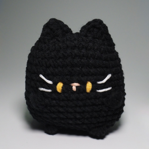 Набор для вязания crochet internet брелок черный Котик