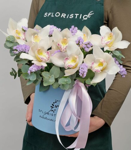 Изображение товара Композиция StudioFloristic "Волшебный каскад", орхидеи, статица, эвкалипт