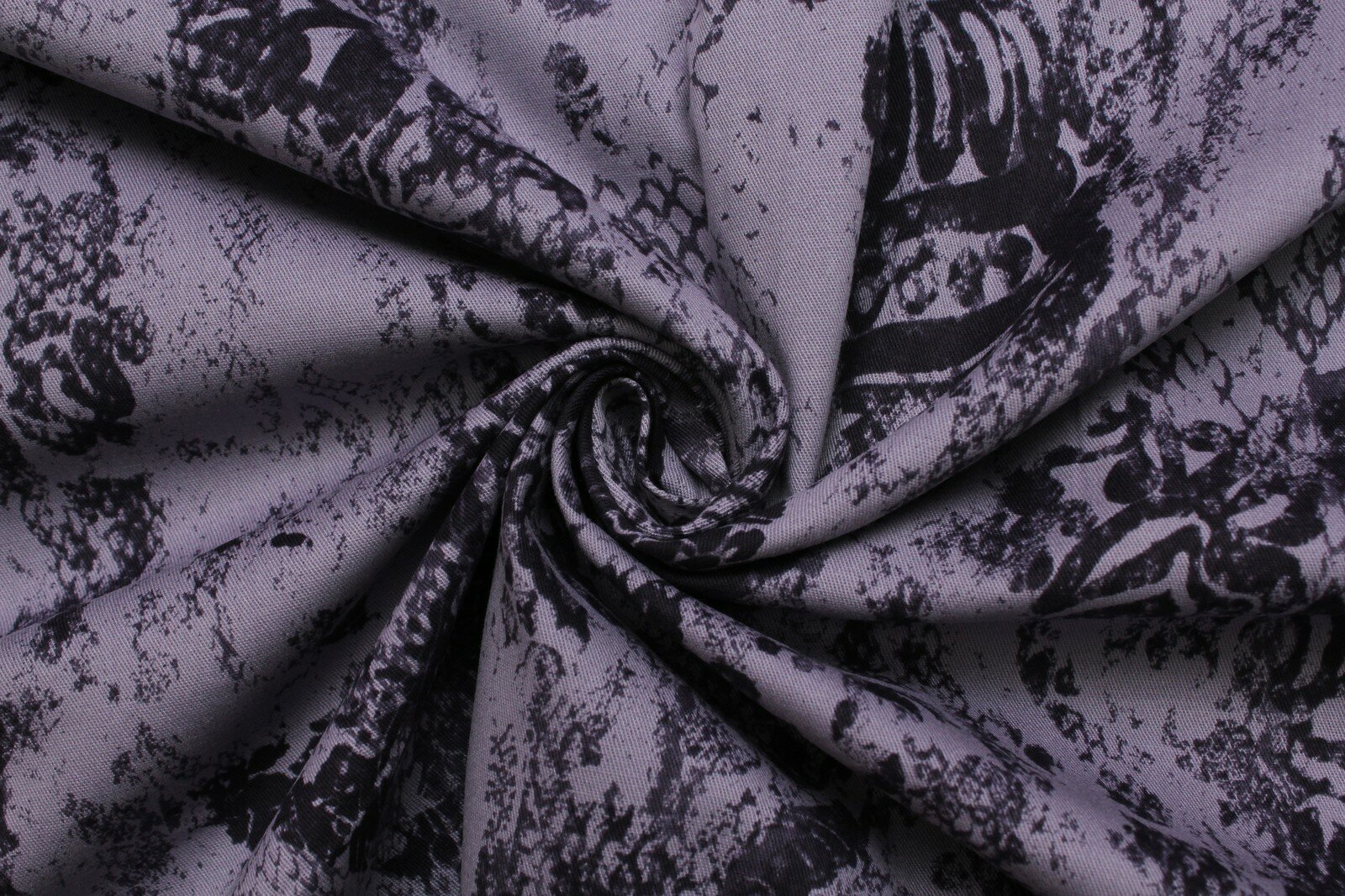 Ткань Джинс-стрейч чернильно-фиолетовый вензельный рисунок на сиреневом фоне ш142см 05 м