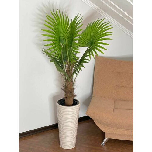 Искусственное растение пальма в кашпо