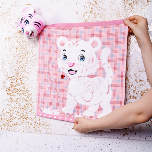 Детское полотенце для рук и лица с игрушкой тигр розовое