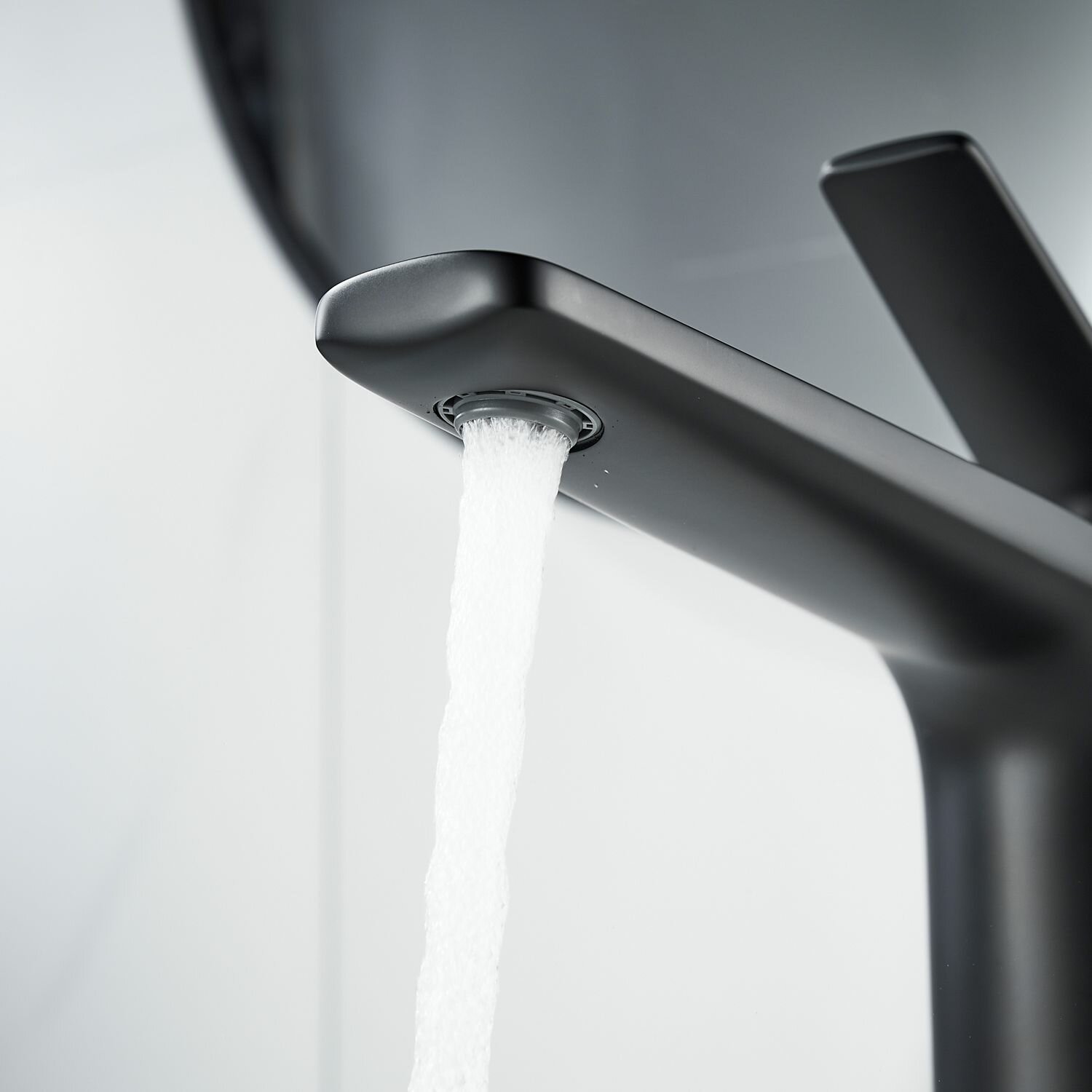 R3911H Смеситель для раковины-чаши черный — фото 1