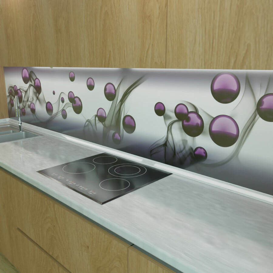 Современная кухня с темным пластиковым фартуком