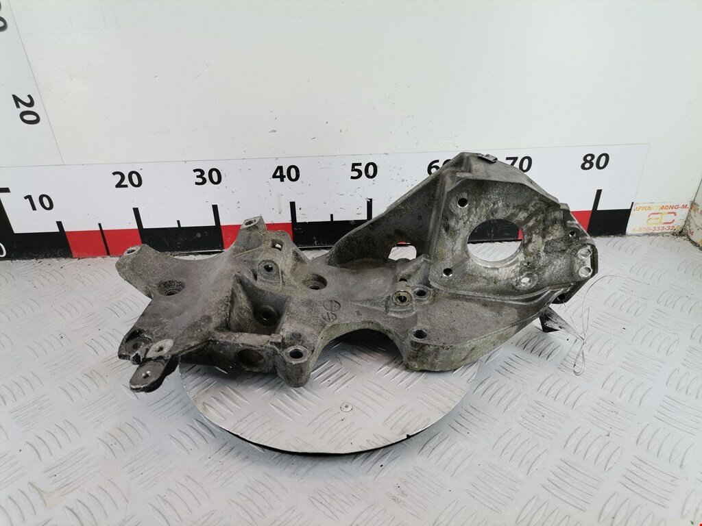 Кронштейн генератора Skoda Superb (3T) 03L90319D арт. 1508132