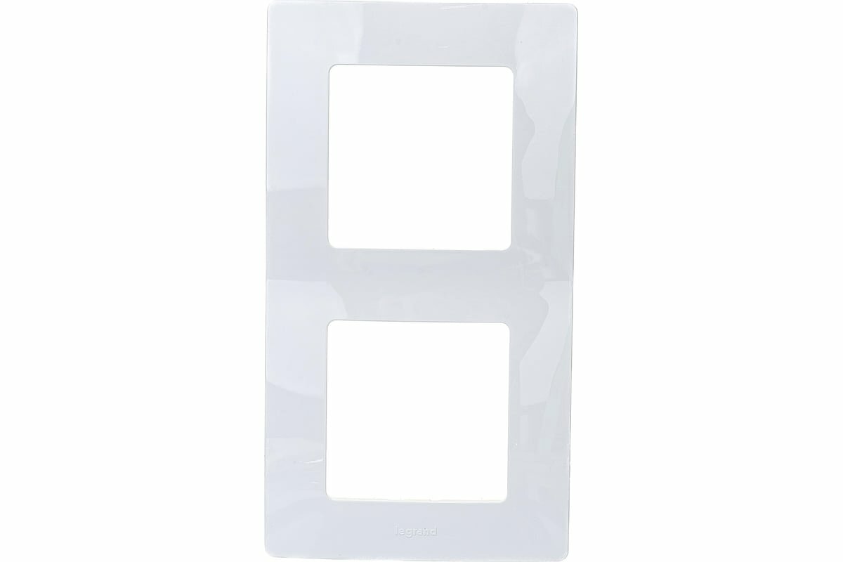 Legrand Etika рамка на 2 поста белого цвета 672502 для монтажной панели для интерьера