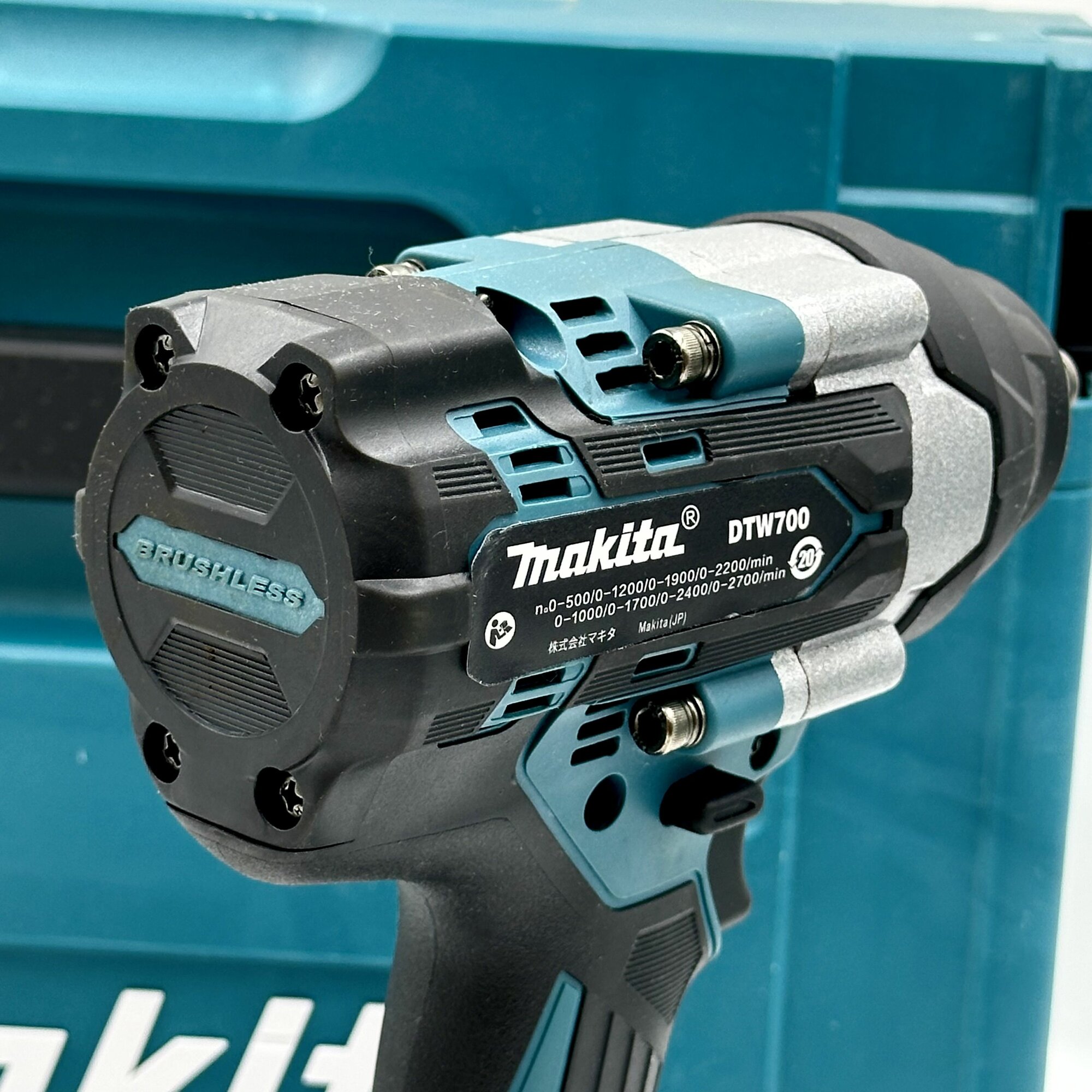 Makita , 2 АКБ + кейс DTW700