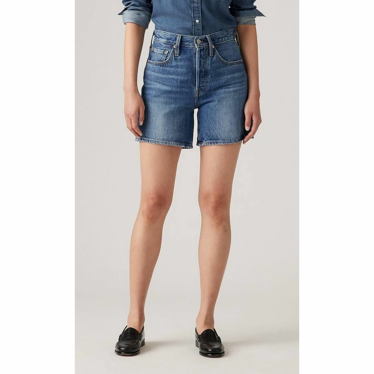 Шорты Levi's Women 501 Mid Thigh Shorts, размер 26 JEAN, синий