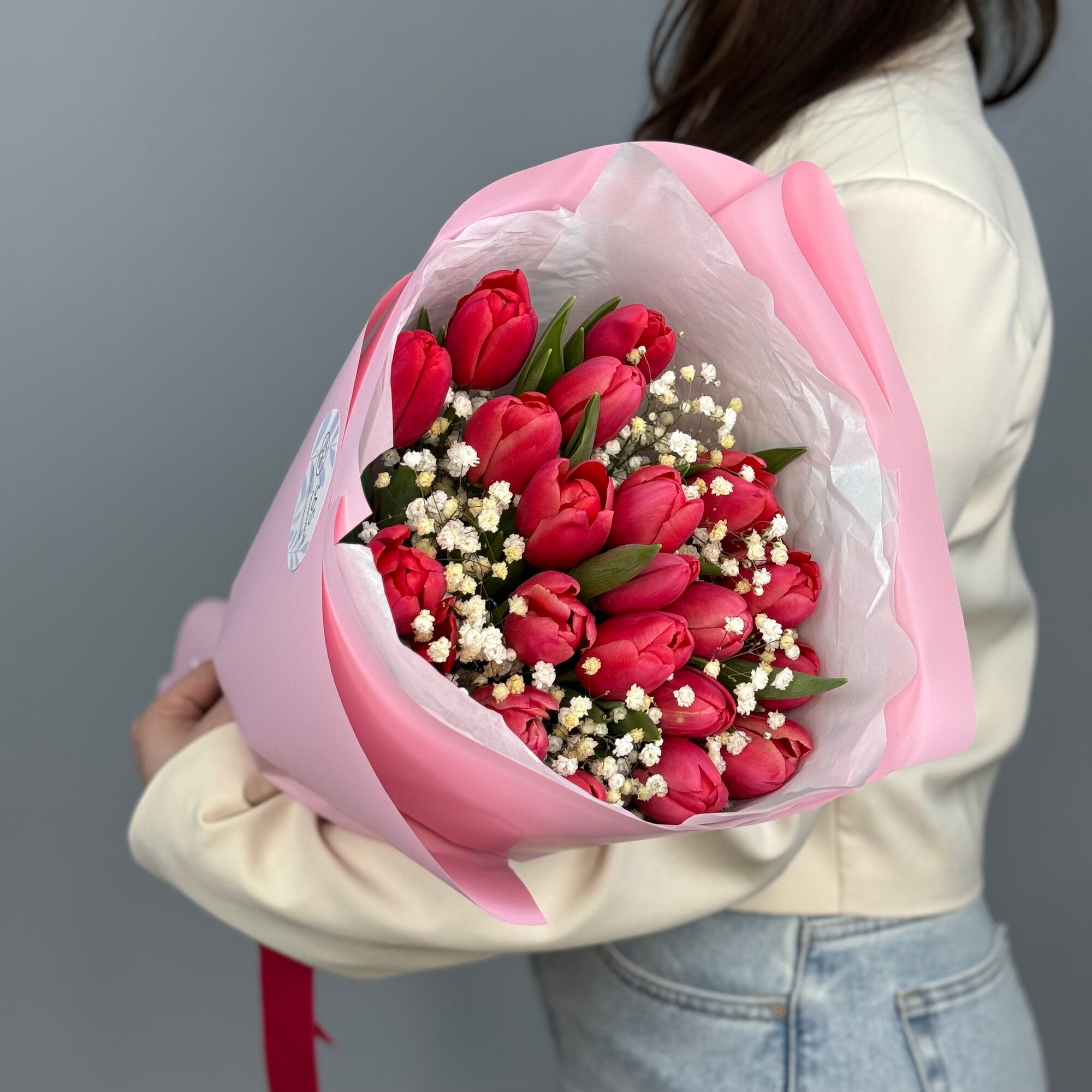 Букет Тепло весны в стильной упаковке. «365 Поводов» - живые цветы с доставкой