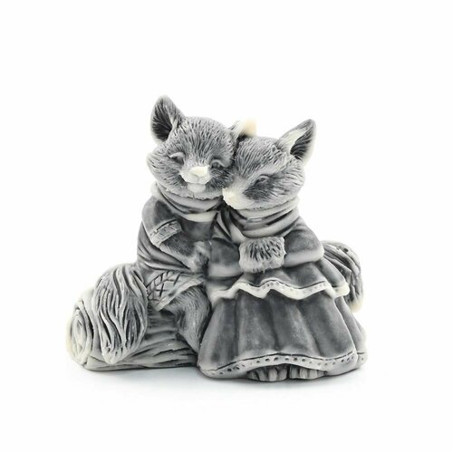 Фигурка из мраморной крошки Лисички влюблённые