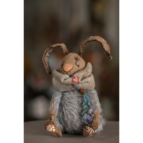 Авторская игрушка Заяц с шарфом ручной работы, текстильная, интерьерная авторская игрушка ручной работы куколка с мишкой текстильная интерьерная