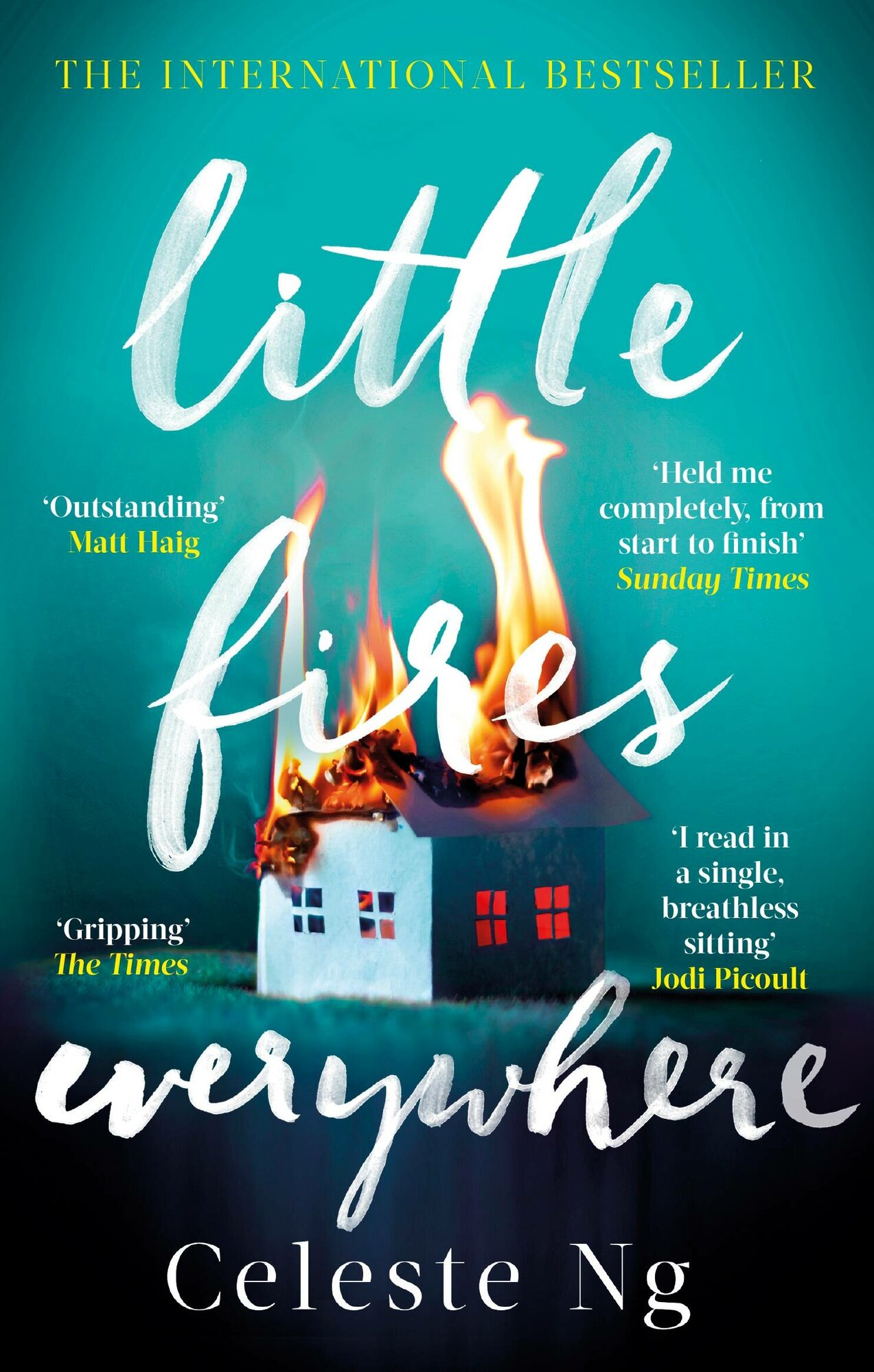 Celeste Ng. Little Fires Everywhere (Celeste Ng) И повсюду тлеют пожары (Селеста Инг) /Книги на английском языке