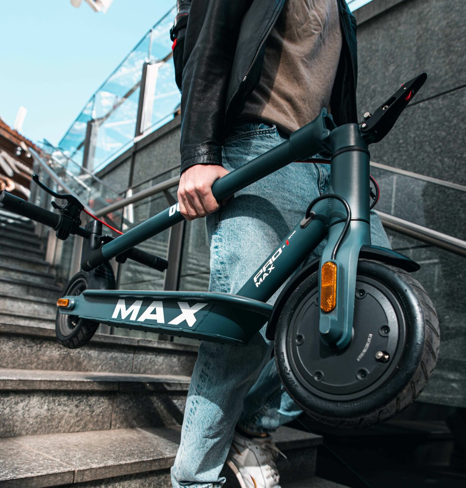 Электросамокат Ducati E-SCOOTER PRO-II PLUS складной, 25 км/ч, двойная тормозная система, задняя подвеска, Черный - фото №7