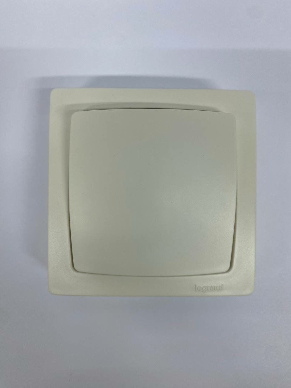 фото Legrand Oteo Переключатель одноклавишный промежуточный 10А Белый 086004