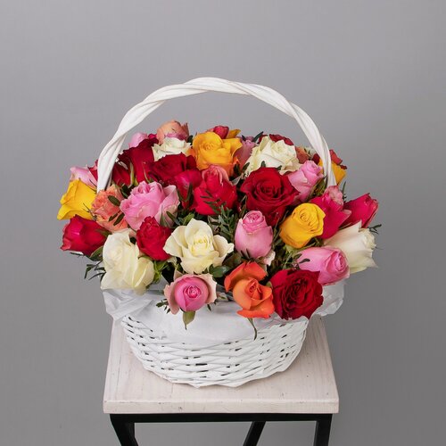 Изображение товара Композиция Корзина из разноцветных роз M от "Простоцветы"
