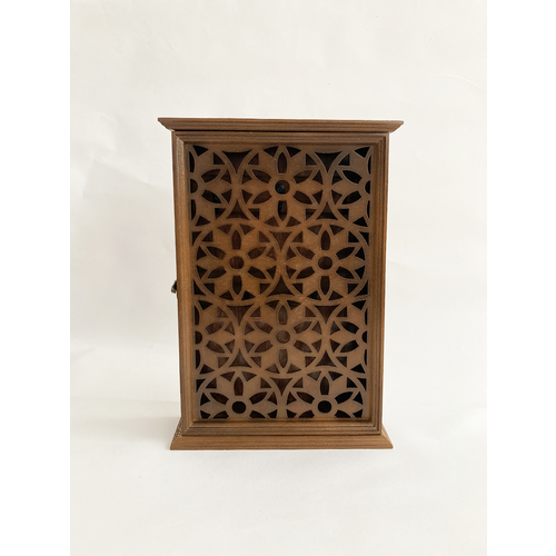 Ключница настенная с дверцей из дерева 2694₽