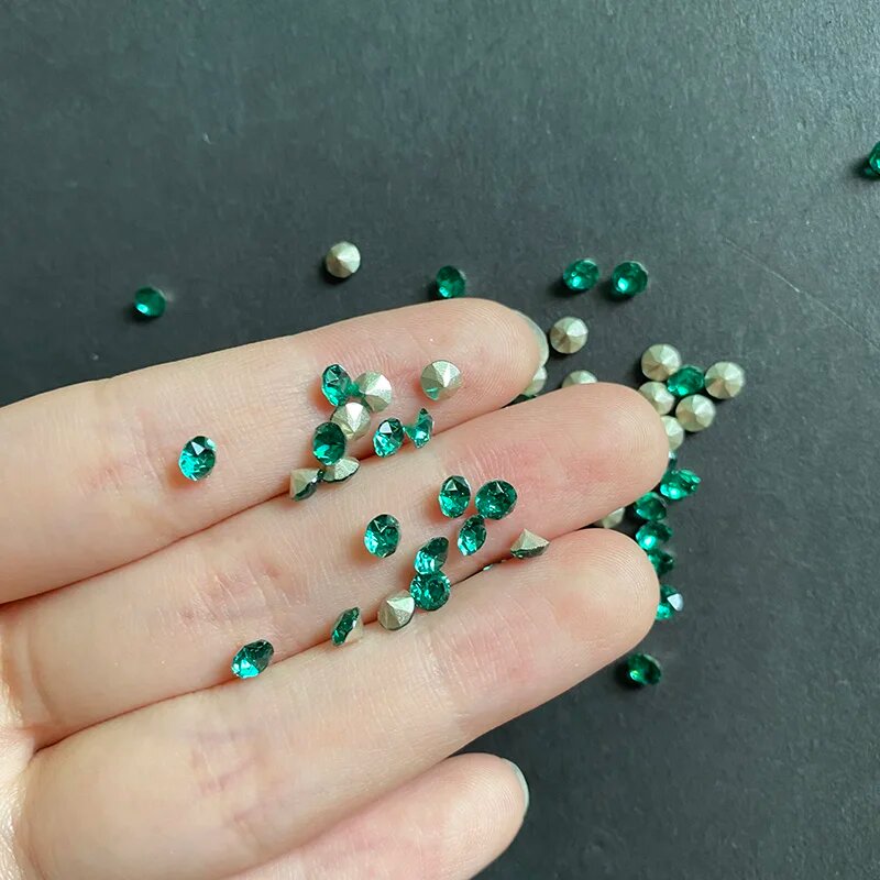 Изумрудные стеклянные стразы для декорирования 6.2mm