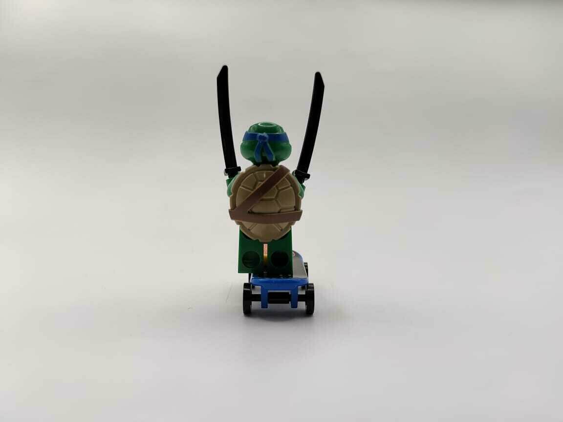 Минифигурка "Леонардо" — фото 1