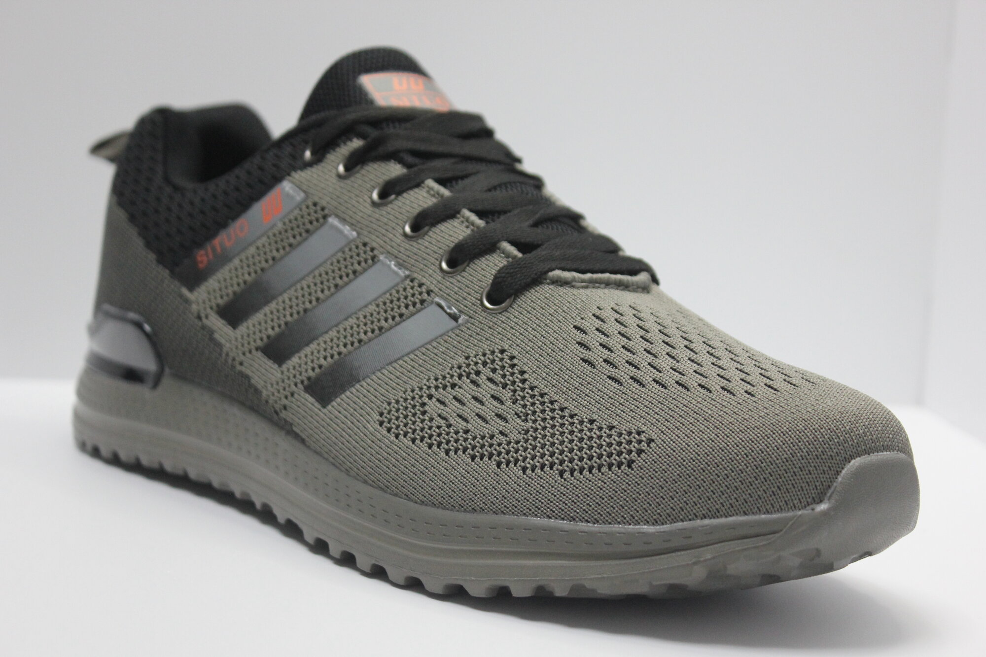 Кроссовки повседневные