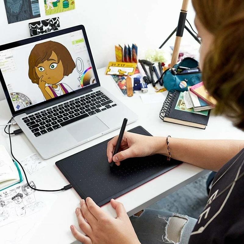 Графический планшет Wacom 2540 линий на дюйм USB красного цвета