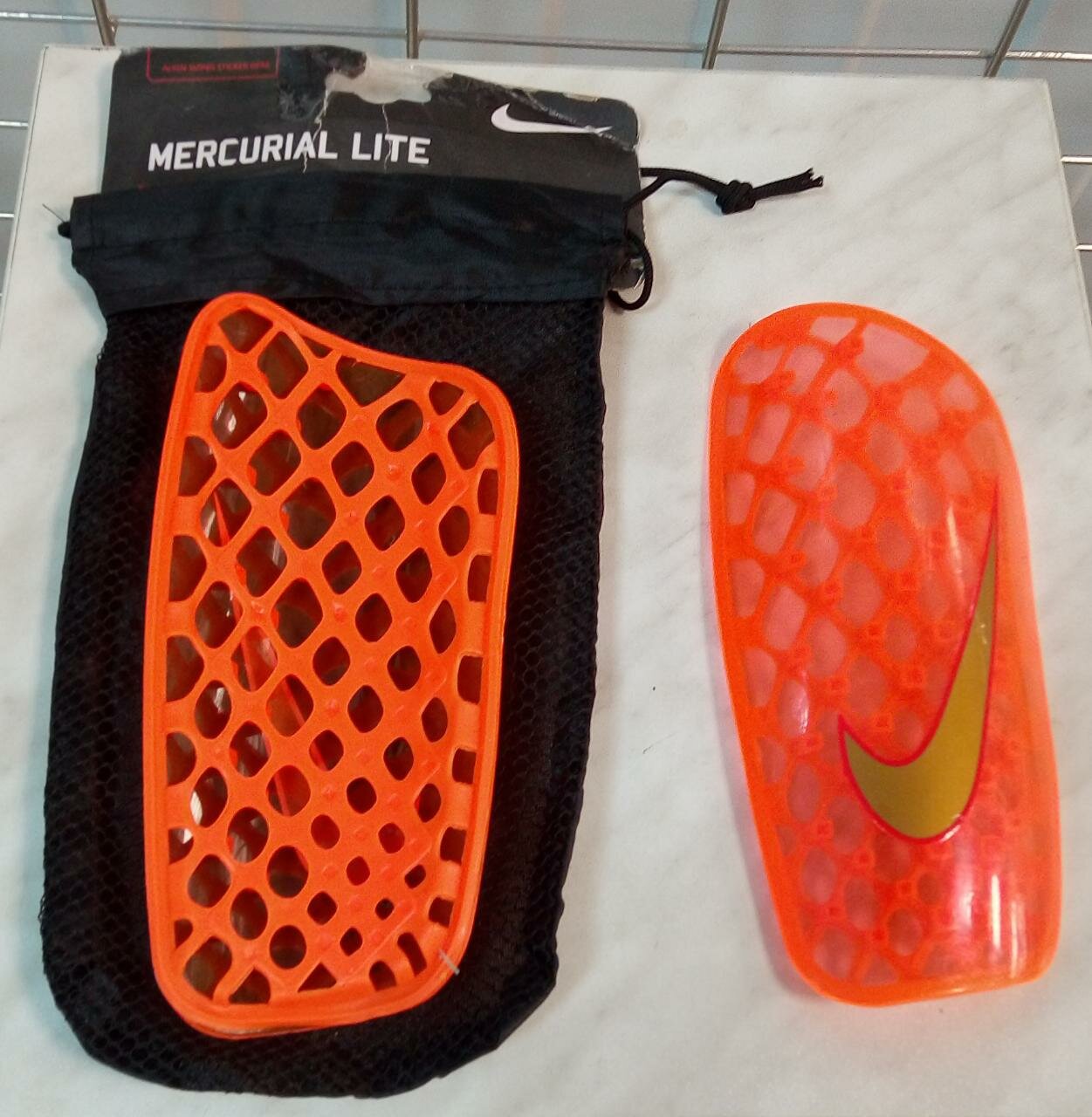 Футбольные NIKE детские щитки для футбола защита ног Оранжевые