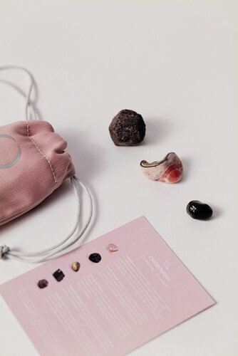 Изображение товара QUARZ Набор натуральных камней для знака зодиака «Скорпион», 3 камня / обсидиан, родохрозит, гранат