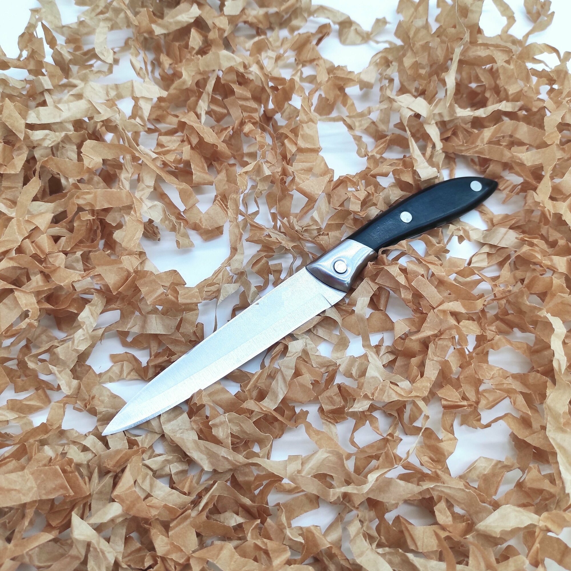 Кухонный нож из легированной стали