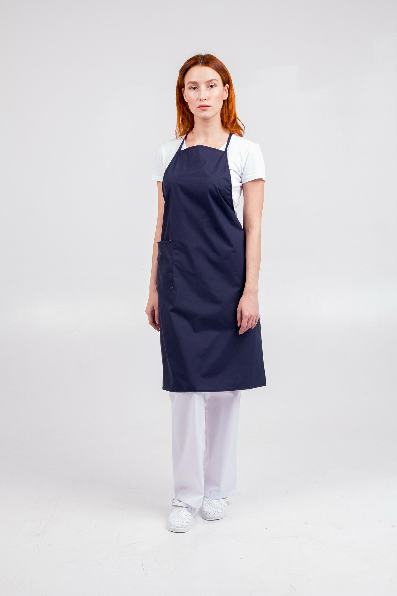фото Фартук рабочий женский Ф4 темно-синий. Фартук для продавцов. Фартук женский универсальный. Фартук для персонала. Фартук для работников клининговых служб, горничных. Фартук для горничных, продавцов, работников складов. Фартук для парикмахеров .