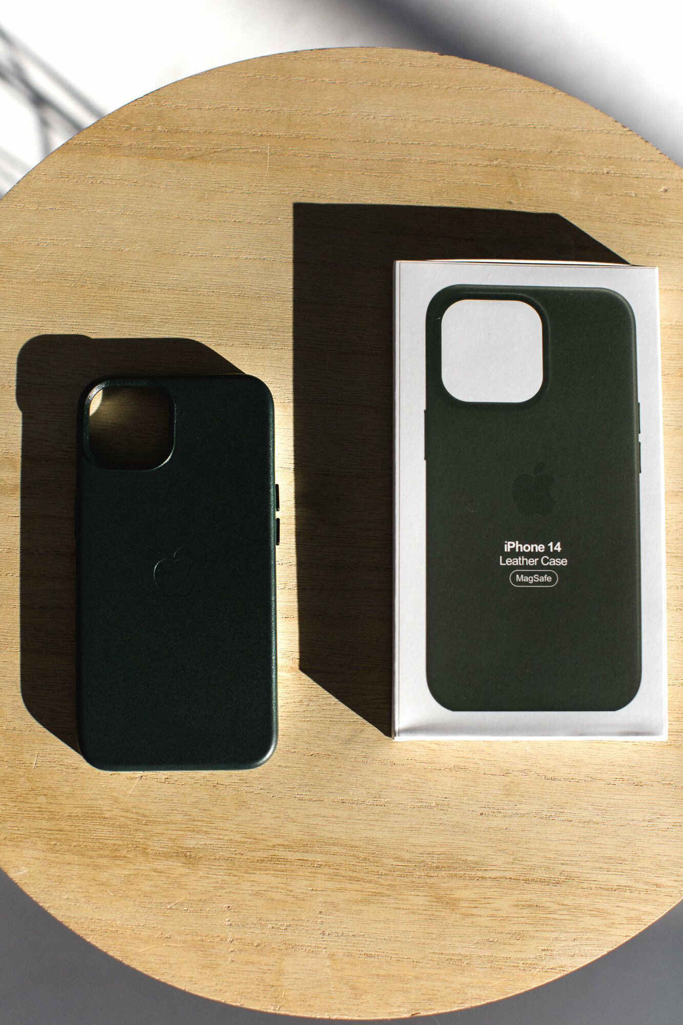 Чехол черный для IPhone 14 Leather Case с анимацией и функцией MagSafe