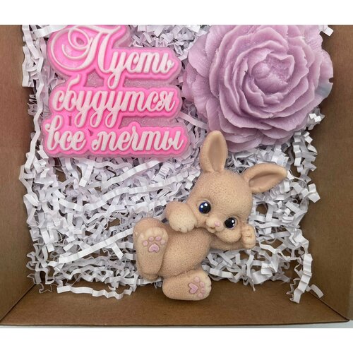 Подарочный набор мыла ручной работы с Зайкой и цветком