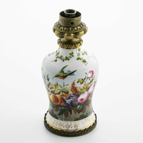 Лампа керосиновая с изображением фруктов, цветов и птиц на тулове