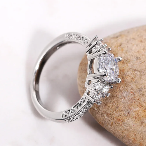 Кольцо помолвочное, фианит, циркон, размер 16, серебристый