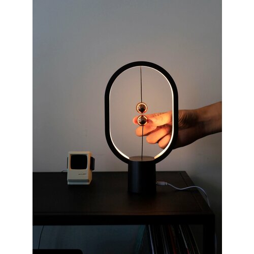 Ночник-светильник Linnhill с парящими шариками настольный пластик 6Вт 2299₽