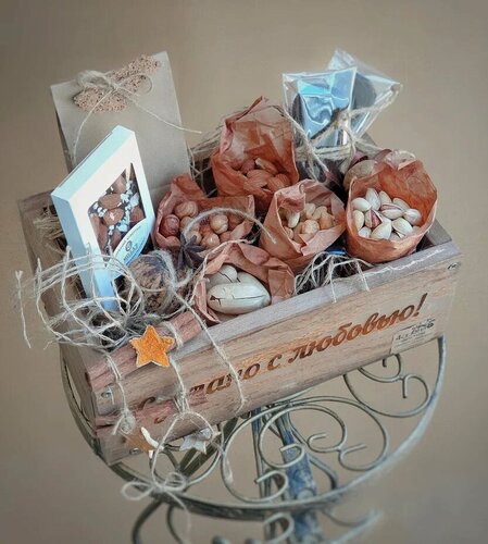 Изображение товара Подарочный набор для мужчин и женщин с чаем и орехами, 8 марта, день рождения, подарок на любой праздник