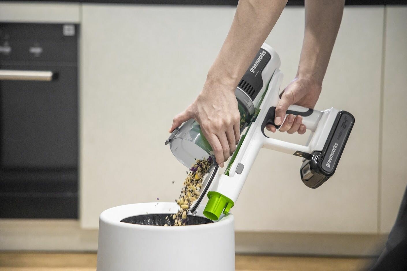 Пылесос вертикальный аккумуляторный GREENWORKS G24SVK4D 24В С АКБ И ЗУ — фото 1