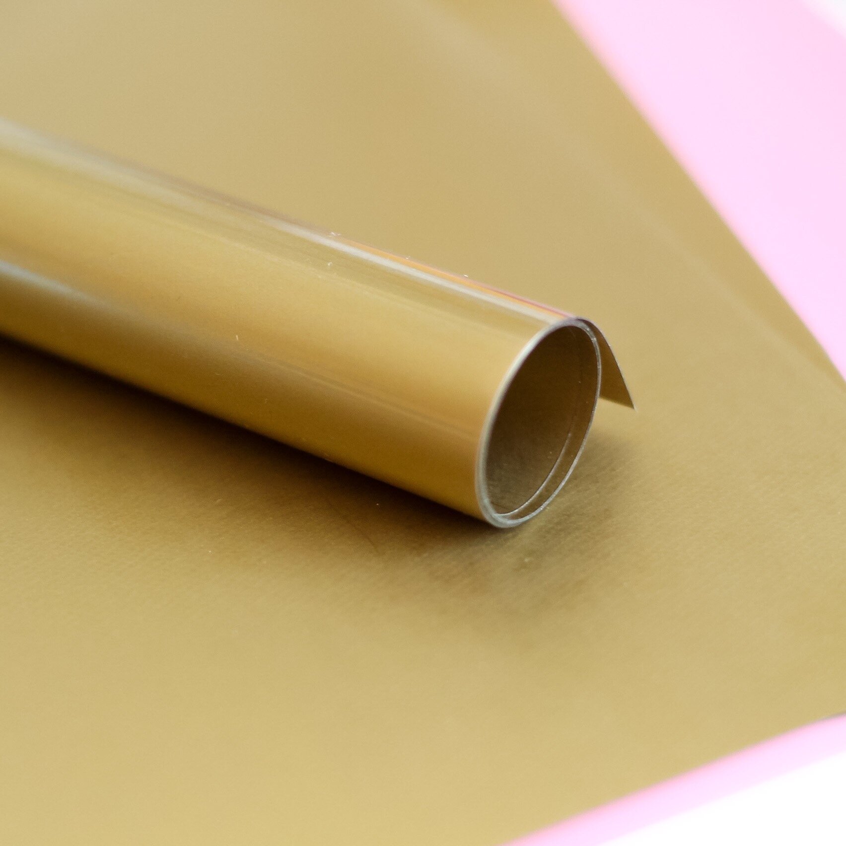 Термотрансферная плёнка матовая Золотая, размер 25х50см, подходит для плоттерной резки.