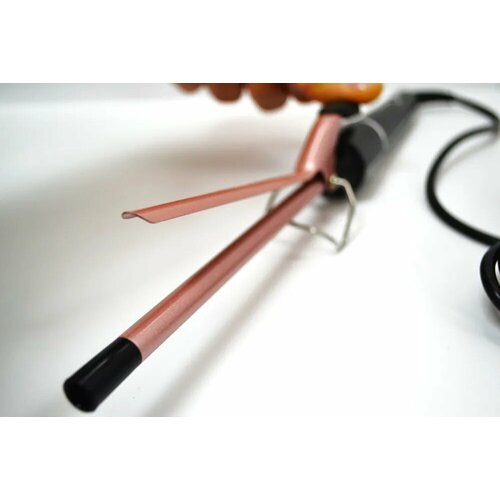 Плойка для выпрямления локонов модель GM-2825 от бренда Geemy шнур с поворотом на 360 Подставка для щипцов Для афролоконов Световой индикатор работы Такой плойкой можно работать с любыми типами волос и результат будет превосходным 135000₽