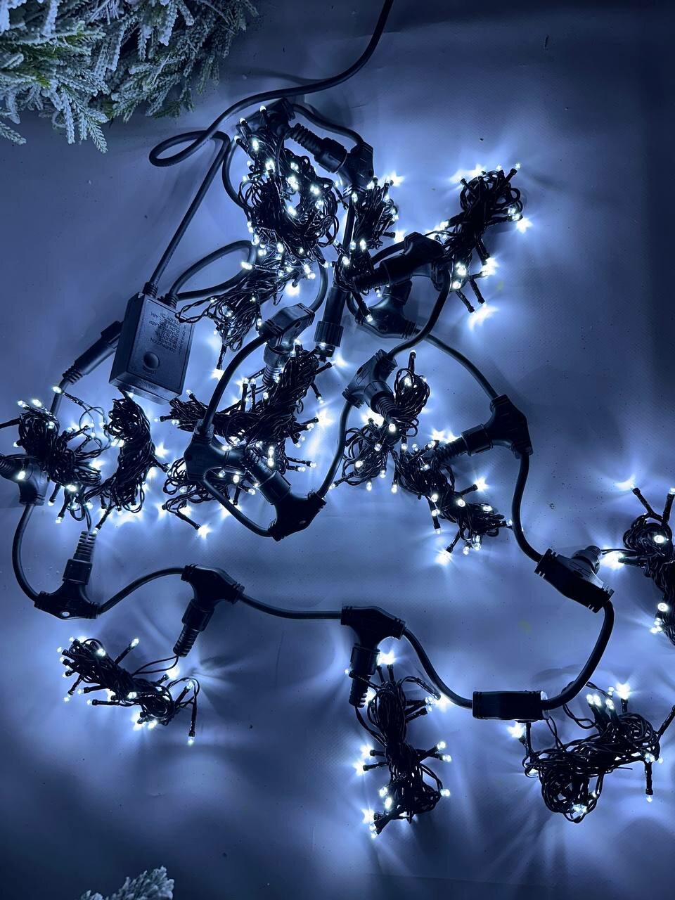 Новогодняя гирлянда уличная - Дождь (занавес) 320 LED холодный белый на черном проводе (2.0 м х 2.0 м) с возможностью наращивания