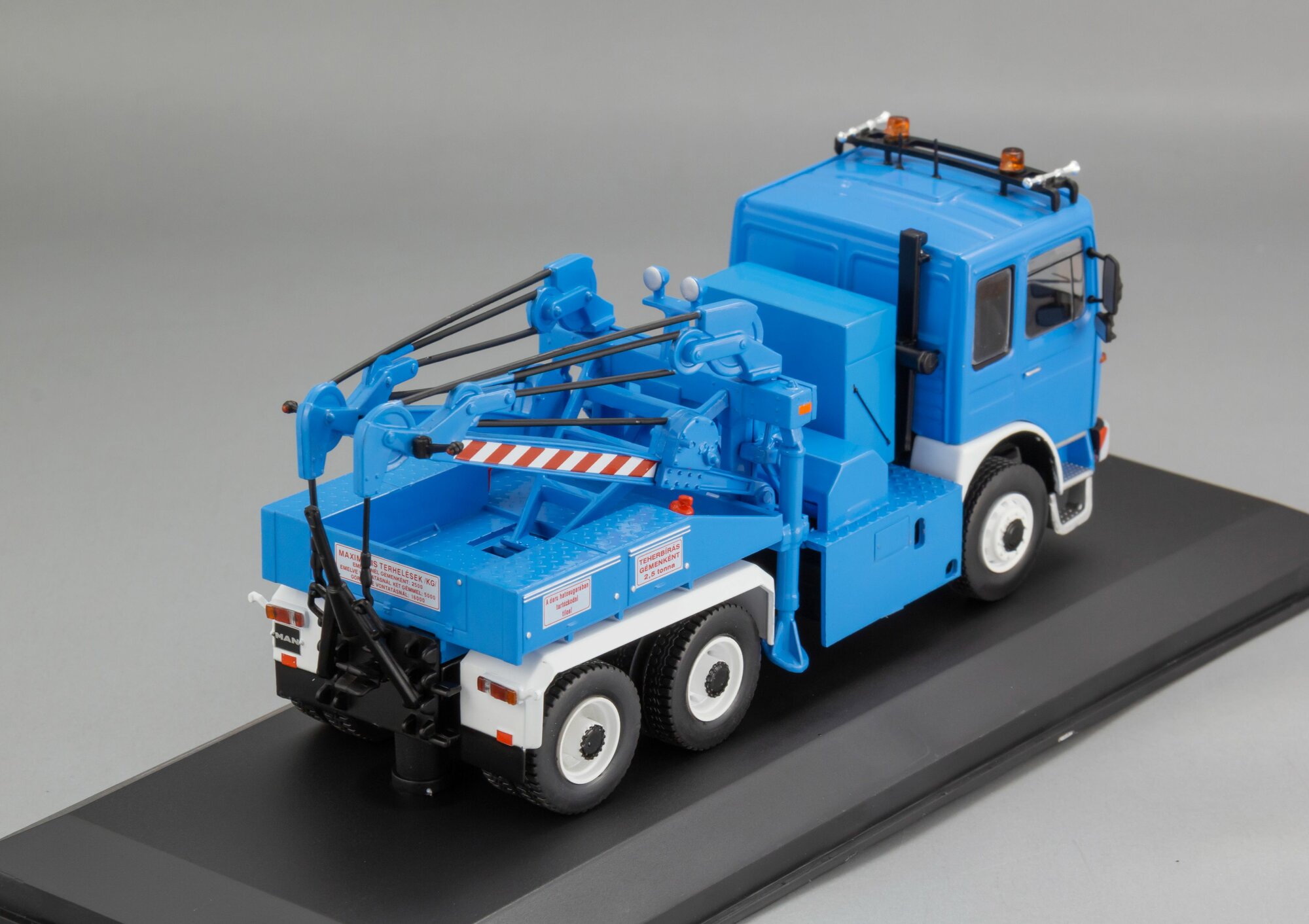 Коллекционная масштабная модель 1:43 MAN F 8 26.281 от IXO Models — фото 1