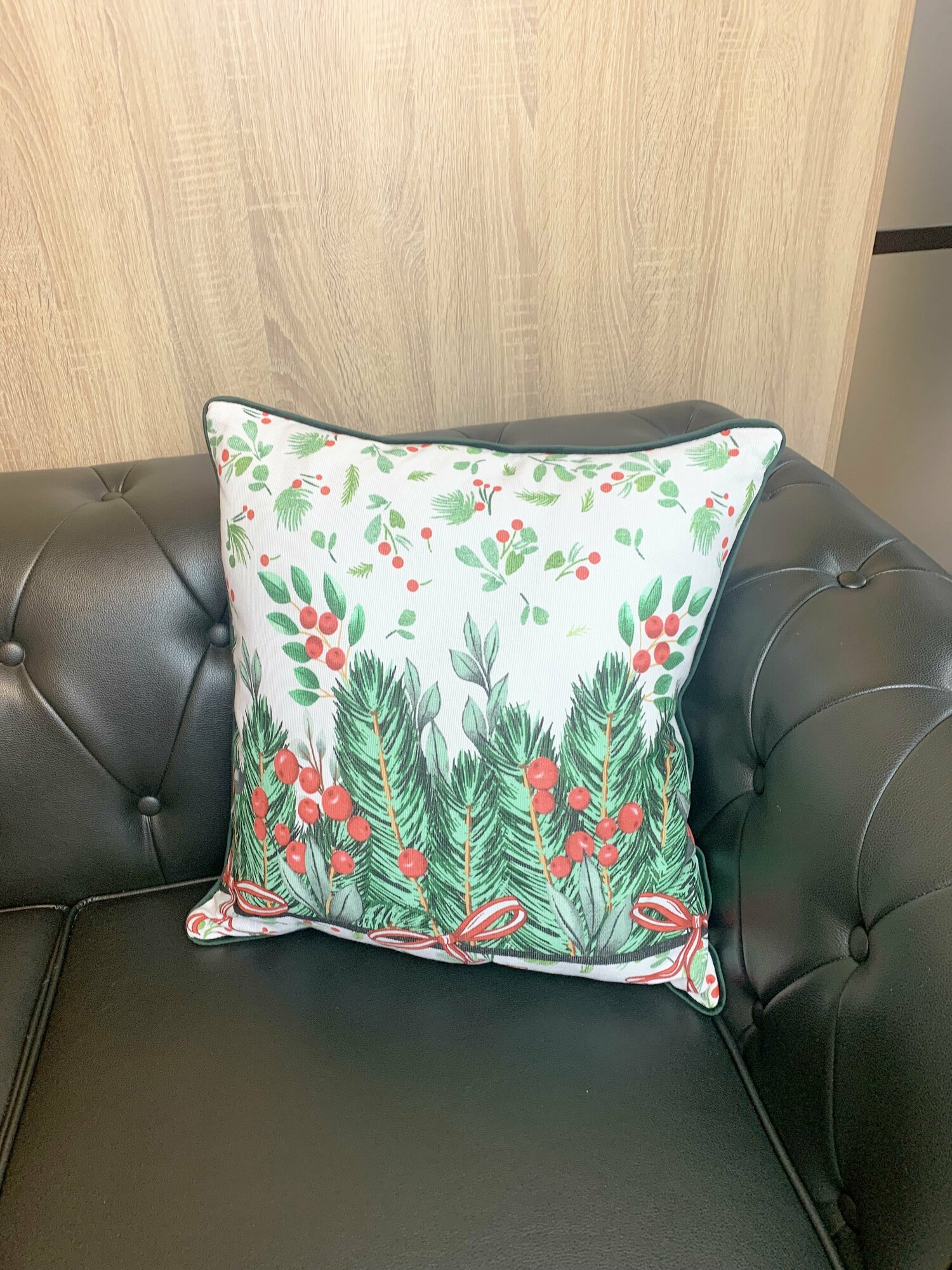 Наволочка белая с рисунком, зеленый кант, 50*50 — фото 1