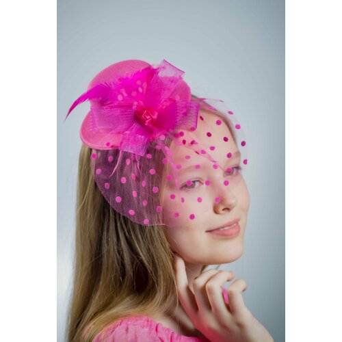 Шляпка на зажиме карнавальная розовая для праздника с перьями большая