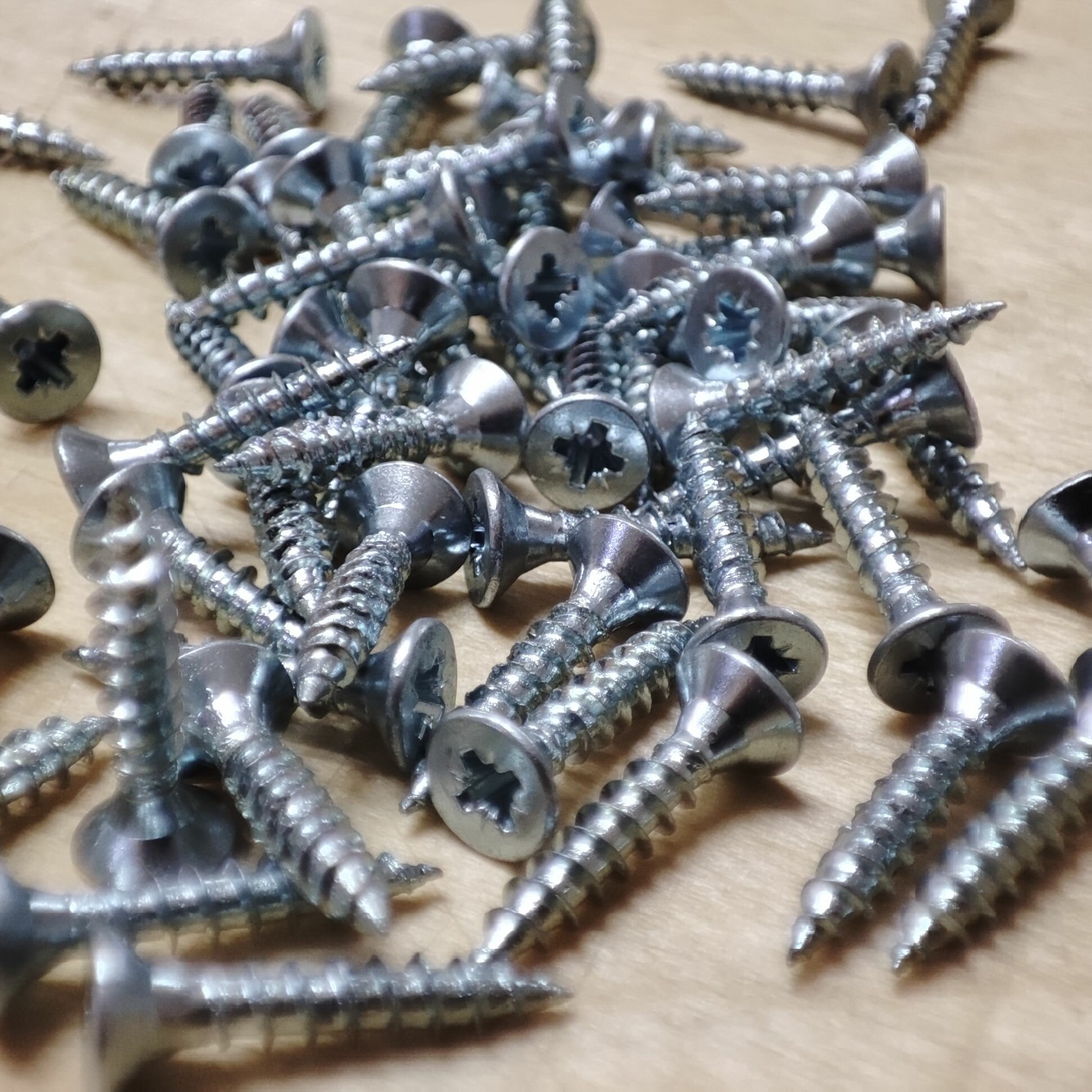 фото Шуруп - саморез 3*16мм декоративный (цвет - хром) - 100 штук