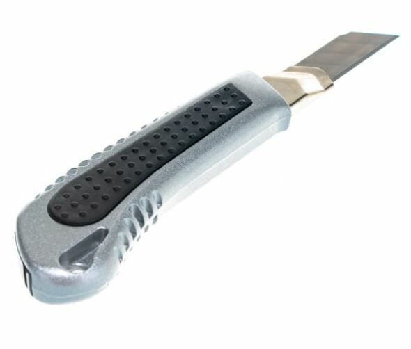 Нож малярный, металлический корпус GROSSMEISTER 008001007, выдвижное лезвие, сталь, длина 18 см — фото 1