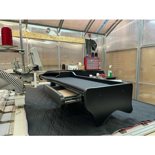 Столик на торпеду с ящиком и подстаканником Чёрная экокожа Чёрный ромб -до 2005 10533₽