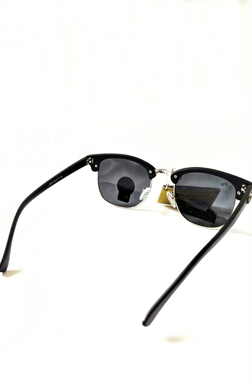 Солнцезащитные очки  Ray-Ban 3016 Clubmaste