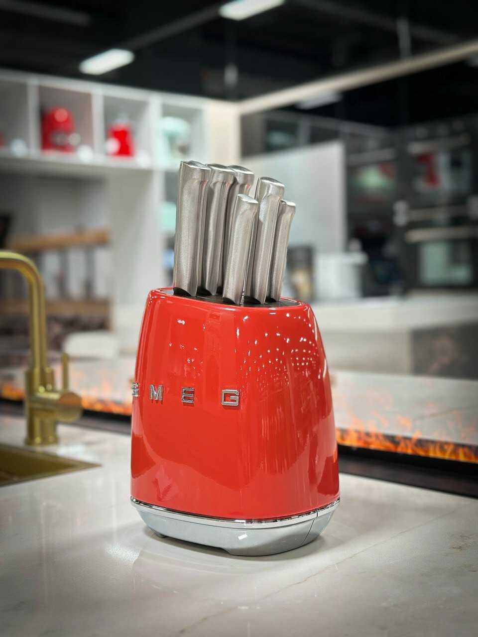 Набор ножей Smeg 7 в 1 красный