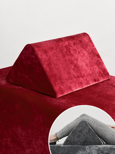 Изображение товара Подушка под ноги треугольник под колени на кушетку велюр, красный