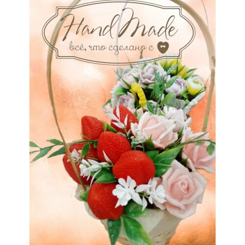 Букет цветов на подарок розы и клубники из мыла букет из мыла розы и клубнички