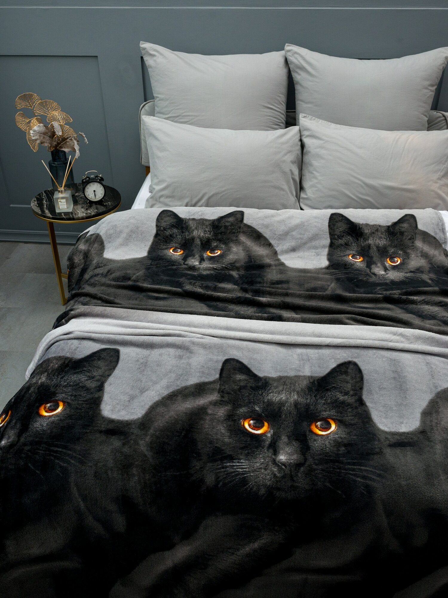 Плед 150х200 Павлина Черный котик, 1.5-спальный черный серый на диван — фото 1